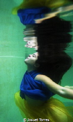 Shoot at midday on a pool. Resault that the model was per... by Josuet Torres 